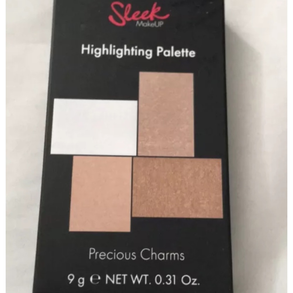 Sleek makeup highlighting palette in precious charms